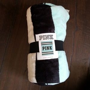 NWT Victoria's Secret PINK Blanket